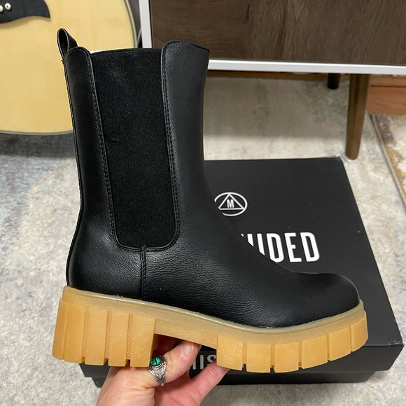 NIB Women Sz 5 Contrast Sole Chunky High Ankle Boots With Thick Orange Outsoles - Picture 5 of 14